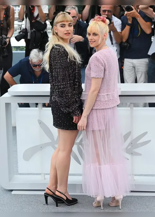 
			
				Kristen Stewart, Natalie Portman e Diane usam looks com pernas à mostra
			
			