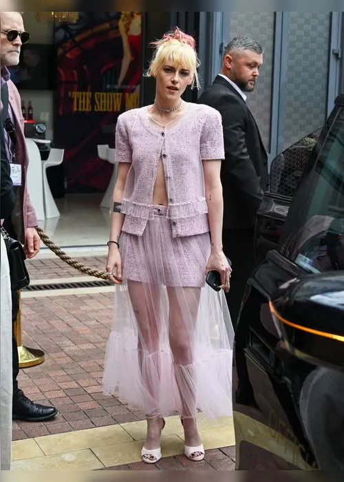 
			
				Kristen Stewart, Natalie Portman e Diane usam looks com pernas à mostra
			
			