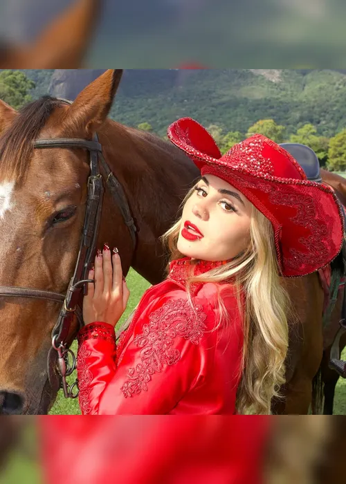 
			
				Lara Jucá chega a AL para 1ª noite do Rancho do Maia e faz revelação
			
			