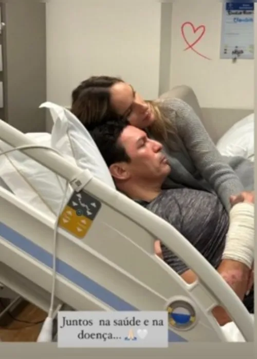 
			
				Lúcio posta nova foto ao lado da esposa após queimaduras no corpo
			
			