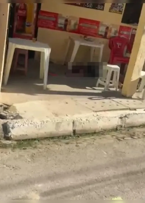 
				Mulher é morta a tiros em estabelecimento comercial no Feitosa
			
			