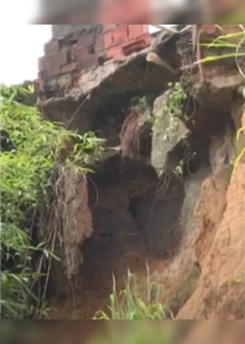 
			
				Risco de desabamento interdita 20 casas na comunidade do Bolão, no bairro do Farol
			
			
