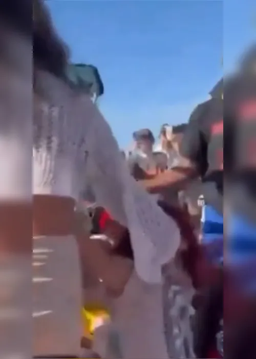
			
				VÍDEO: Fãs da Lady Gaga brigam enquanto esperam show em Copacabana
			
			