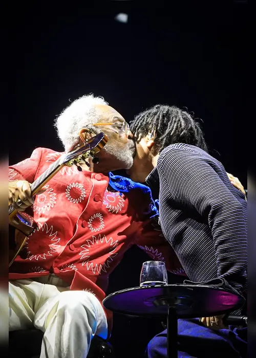 
			
				Vídeo: Djavan é convidado surpresa de show de Gilberto Gil no Rio de Janeiro
			
			