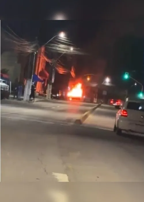 
			
				Vídeo: carro pega fogo na Avenida Juca Sampaio, no Barro Duro
			
			