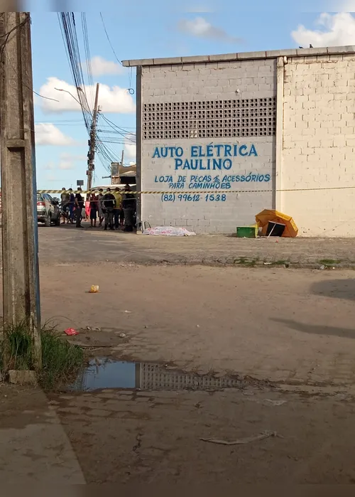 

				Vídeo: condutor com sinais de embriaguez sobe canteiro e deixa uma pessoa morta

			