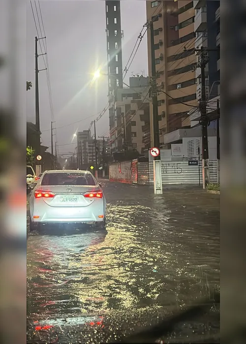 
			
				Vídeos: ruas de Maceió ficam alagadas com fortes chuvas neste sábado; Defesa Civil emite alerta
			
			