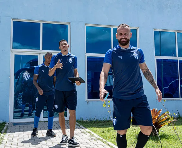 CSA embarca para Natal-RN e conta com a presença do meia Brayann