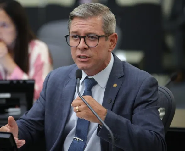 Escândalo dos descontos ilegais no INSS acirra embate entre Cabo Bebeto e Ronaldo Medeiros