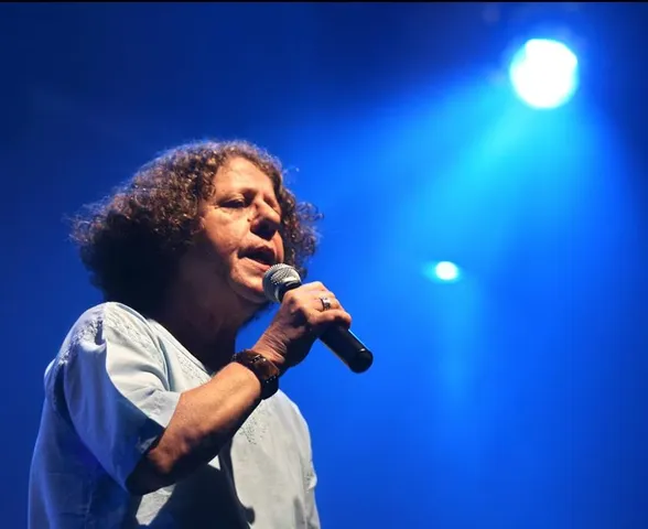 Morre a cantora Cristina Buarque, aos 74 anos