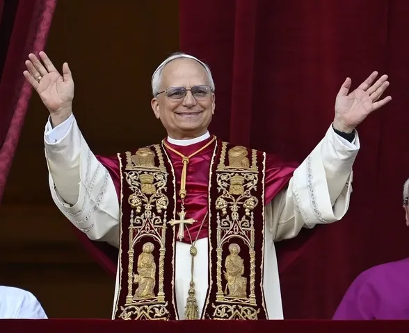 Papa Leão XIV explica escolha do nome em encontro com cardeais