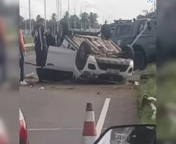Vídeo: Capotamento no Trevo do Polo deixa dois mortos e dois feridos