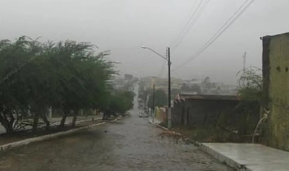 Inmet alerta para chuvas intensas e ventos de até 100 km/h em 42 municípios de AL