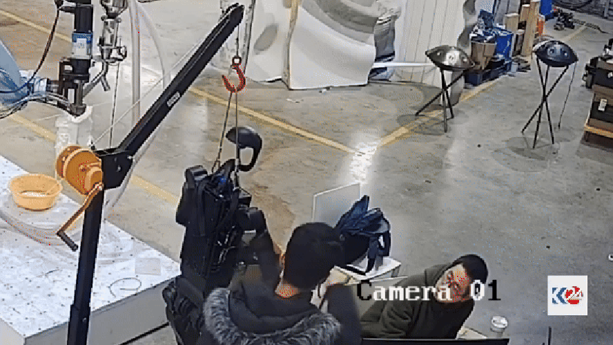 Vídeo: robô 'ataca' homens que o controlavam em fábrica