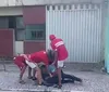 Integrantes de organizada do CRB agridem torcedor do CSA no Farol; um é preso pela PM imagem