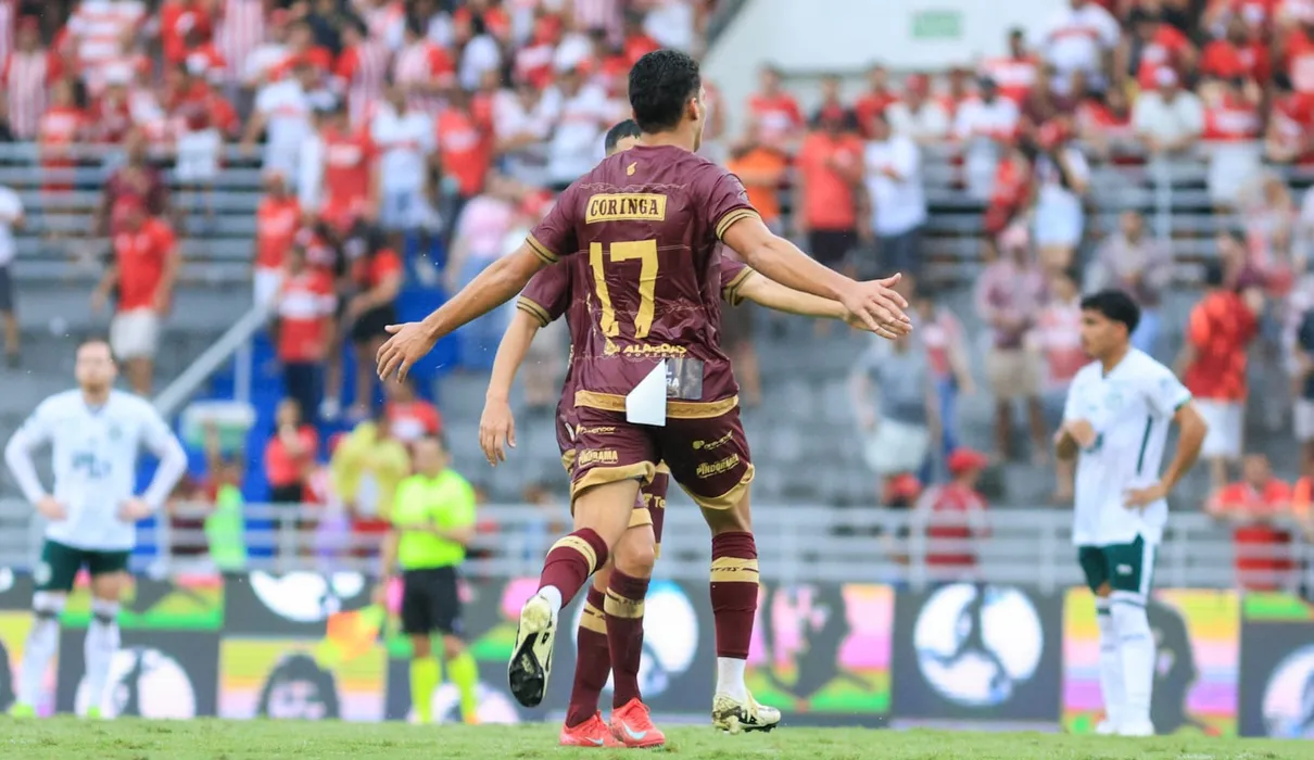 CRB vence o líder Goiás, que escalou Anselmo Ramon, e entra no G4 da Série B: 2x0