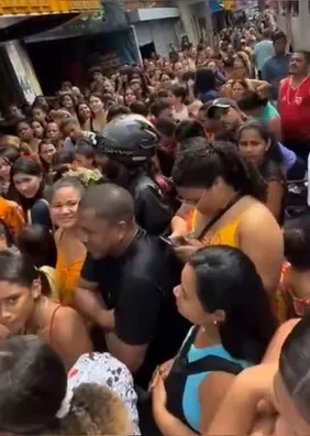 Guerra por maquiagem de R$ 10 fecha rua e mobiliza a PM