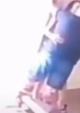 “Inimigo íntimo”: vídeo mostra médica beijando amigo do marido