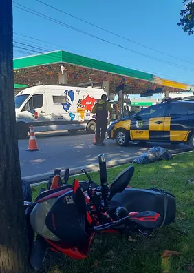 Motociclista morre após colisão com caminhão na Av. Durval de Góes Monteiro