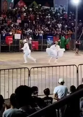Vídeo mostra desabamento de arquibancada que deixou 11 feridos