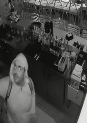 Vídeo: veja momento em que dono de restaurante mata ladrão
