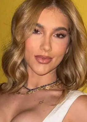 Virginia suspeita de problemas no silicone após sentir dores no corpo