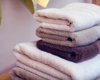 5 dicas práticas para remover mofo de roupas e toalhas