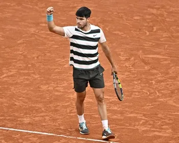 Alcaraz derrota Sinner e conquista o bicampeonato de Roland Garros