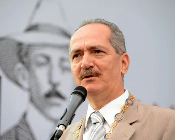 Aldo Rebelo ministra palestra sobre política brasileira no Instituto dos Olhos Maceió