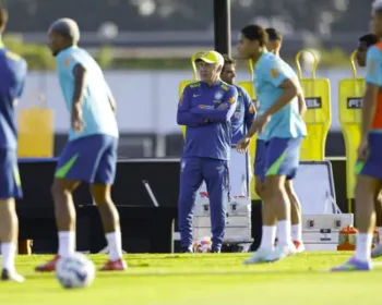 Ancelotti faz 1° treino com elenco completo e testa equipe