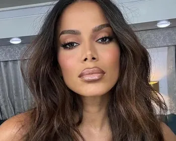 Assessoria desmente que Anitta tenha passado por cirurgia malsucedida