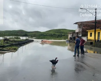Aumento no nível dos rios provoca alagamentos e atinge residências no interior de AL