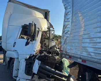 Vídeo: motorista morre após caminhão arrastar veículos e causar engavetamento em Junqueiro