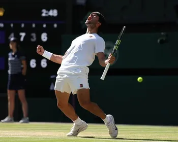 Carlos Alcaraz avança à final e busca terceiro título de Wimbledon
