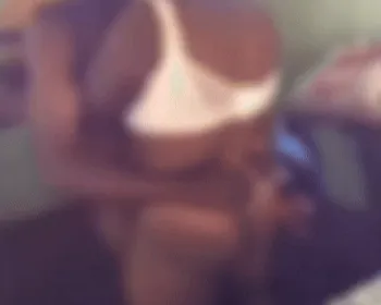 Casal confunde cola com lubrificante íntimo e acaba colado em sexo