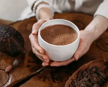 Confira 5 benefícios do chocolate quente para a saúde