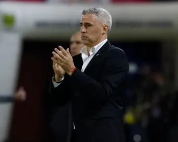 Crespo, técnico do São Paulo, admite preocupação com o risco de rebaixamento
