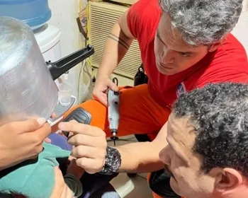 Criança prende cabeça em panela de pressão e avó aciona os Bombeiros