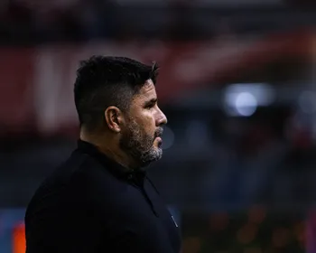Em coletiva, Eduardo Barroca lamenta gol sofrido no final do jogo