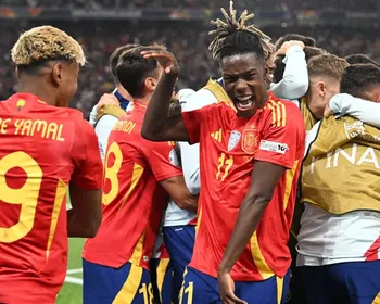 Em jogo frenético de nove gols, Espanha bate a França e vai à final da Nations
