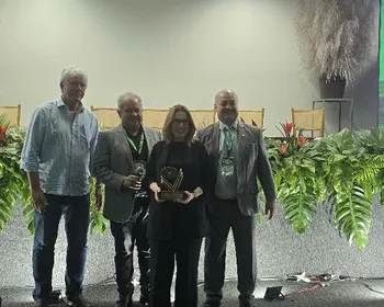 Empresária Elizabeth Anne Lyra Lopes de Farias é homenageada com troféu Luiz Ernesto Correia Maranhão da Stab Leste