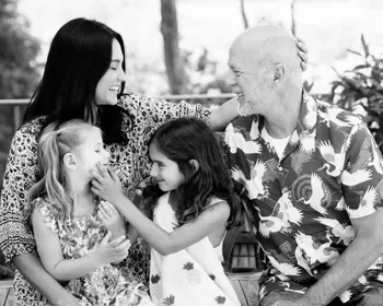 Esposa de Bruce Willis posta clique raro e desabafa sobre luta do ator