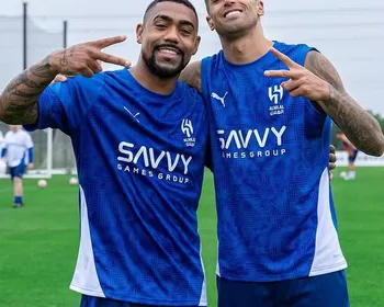 Ex-Barcelona e City revela carinho pelo Corinthians: "Me identifico"