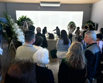 Familiares e amigos se despedem da embaixatriz Leda Maria de Mello Coimbra em Belo Horizonte
