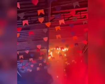 Fogo atinge teto de bar no Jaraguá e assusta clientes no fim de semana