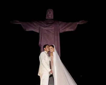 Giovanna Lancellotti e Gabriel David se casaram no Cristo Redentor, no Rio de Janeiro