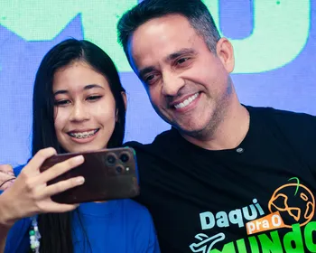 Governador entrega 100 kits de viagem para alunos que farão intercâmbio na Inglaterra