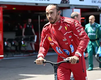 Hamilton cita Alonso e Vettel e diz que ‘se recusa’ a passar por Ferrari sem título