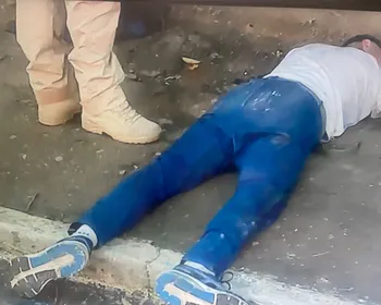 Homem com tornozeleira eletrônica é preso após tentar assaltar mulheres em ponto de ônibus no Farol