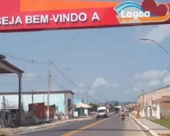 Idoso tropeça em cachorro, cai em asfalto e morre atropelado